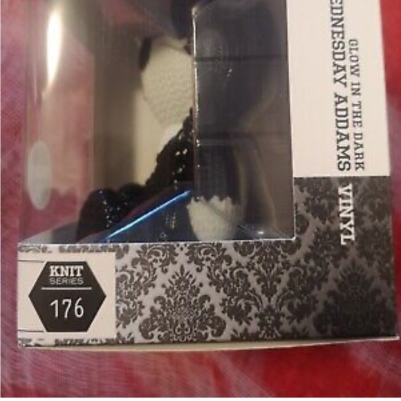 Addams Family Wednesday Addams Vinyl Figure Fan Expo Exclusive Glow In The Dark - Picture 3 of 3